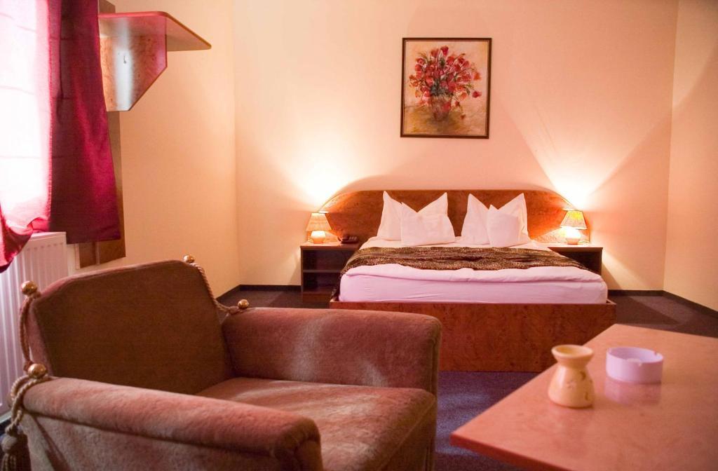 Hotel Cardinal Satu Mare Pokoj fotografie