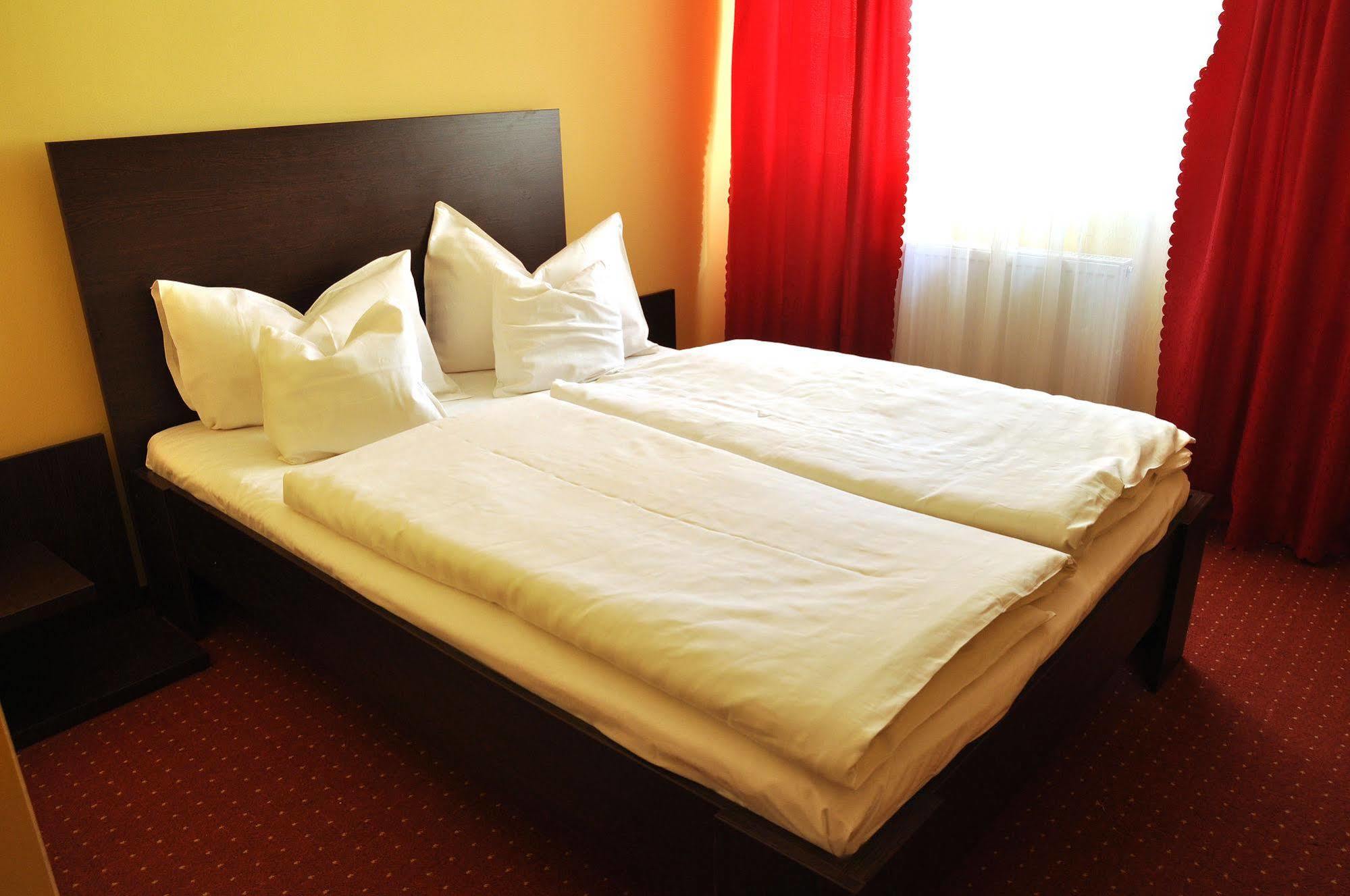 Hotel Cardinal Satu Mare Exteriér fotografie