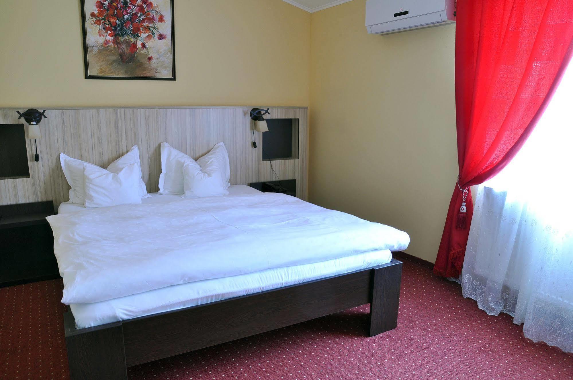 Hotel Cardinal Satu Mare Exteriér fotografie