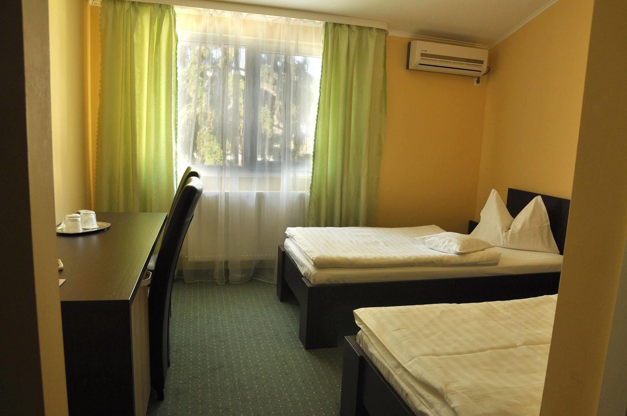 Hotel Cardinal Satu Mare Exteriér fotografie